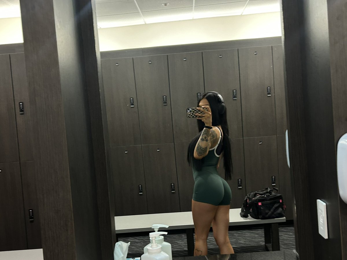 ElaynaBlack tweet picture