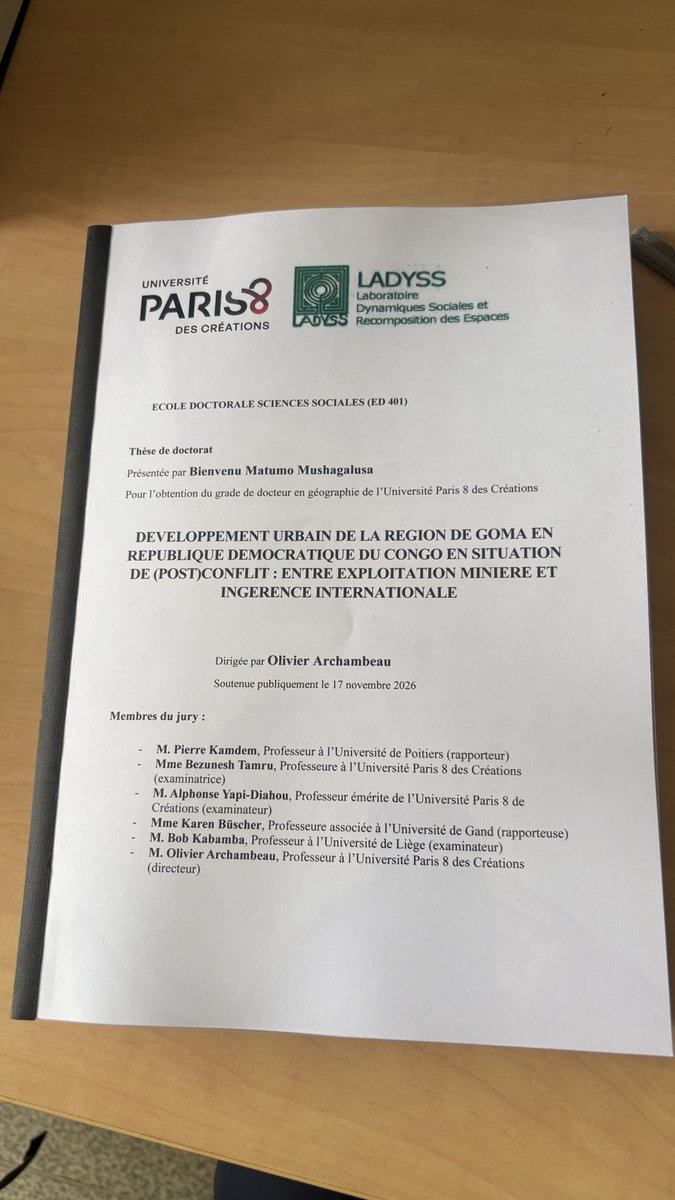 matumo_b's tweet photo. Je serai certainement le premier docteur en géographie du village de mon père (Nyangezi) dans le sud Kivu et de ma mère (Kikubo) dans le Nord-Kivu. 
🤣🤣🤣🤣🤣 https://t.co/nQliARzXwS