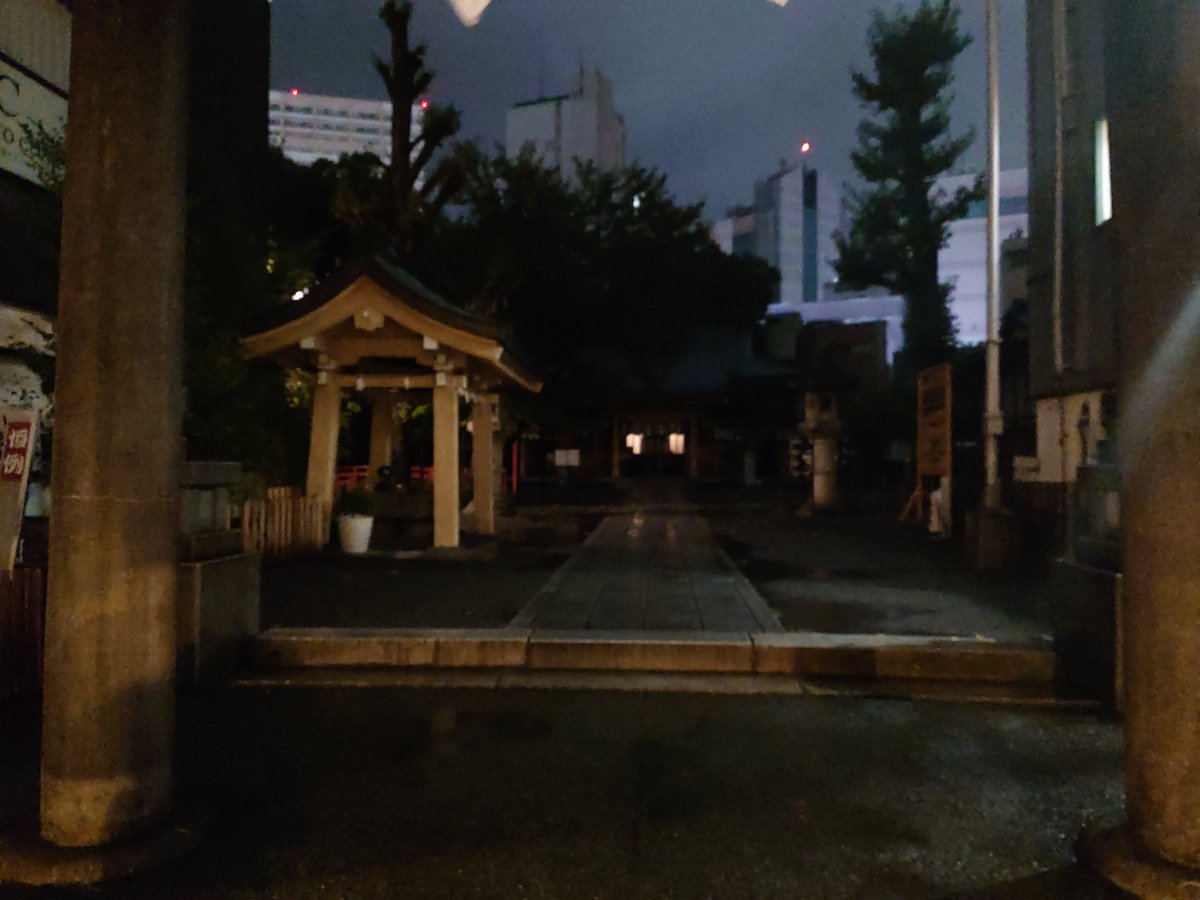 itsumokokorahen's tweet photo. おはようございます😟
小雨の朝です。わさびが無事に帰宅出来ますように🙏⛩
あなたの近所や知り合いに緑色の小鳥が迷い込んで保護されていませんか？また一緒に暮らしたいです🙏
m(_ _)m
#拡散希望
#豆瑠璃羽
#マメルリハインコ
#わさび
#迷子インコ
#迷いインコ
#迷子鳥
#葵区東鷹匠 https://t.co/XjFl7cixEW