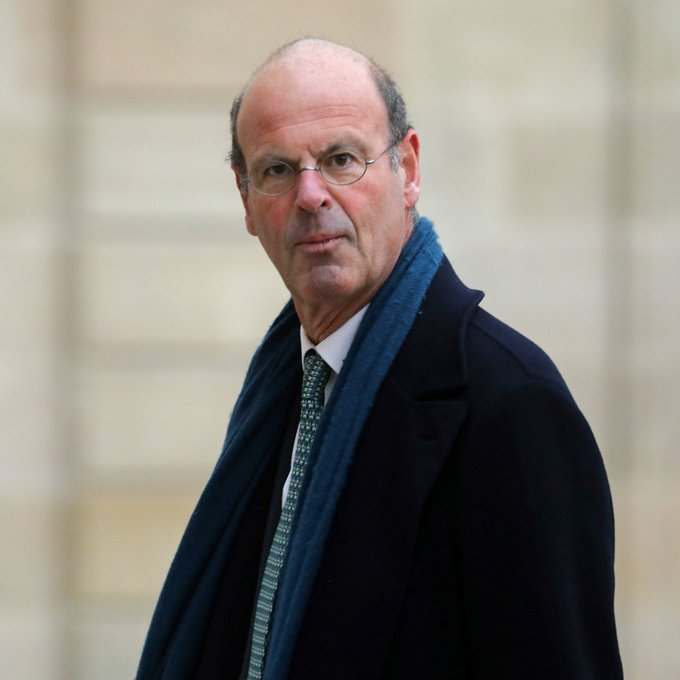 Forhalinton's tweet photo. 🇫🇷 𝗔𝗟𝗘𝗥𝗧𝗘 𝗜𝗡𝗙𝗢 —Éric Lombard, ministre de l'Économie, sous-estime son patrimoine.  
Maison à 1,8 million, rénovée pour 1 million, déclarée à 600 000.  Valeur réelle : 4 millions.  
Appartement de 180 m² acheté 2,8 millions, déclaré à 1,4 million.  
Écart de 1,4 million. Sa femme dirige Halmahera, société sans clients, mais qui verse 6 millions de dividendes par an.  
Une boîte qui tourne à vide, mais qui distribue des millions.  
Le ministre de l'Économie minimise ses biens, maximise ses profits. Le contribuable paie, les élites s'enrichissent. Transparence ? Juste une vaste mascarade