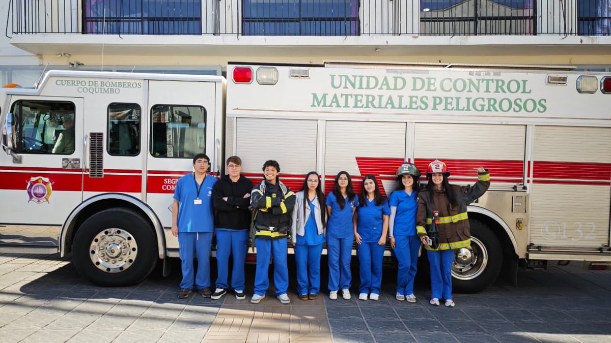 comandancia_CBC's tweet photo. Por tercer año consecutivo recibimos a estudiantes de 5° año de Medicina @FamedUcn  Durante la jornada conocieron el trabajo operativo de Bomberos en emergencias HAZMAT, recorrieron nuestra Central de Alarmas y Comunicaciones y visitaron unidad H2 de  @SegundaCoquimbo HAZ MAT. https://t.co/mOjnNAMZb2