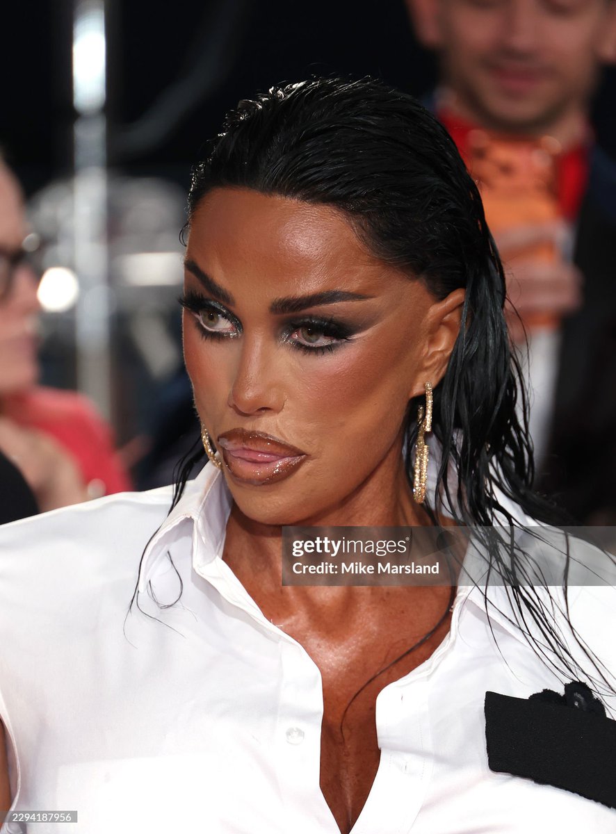 dorindadeadly's tweet photo. Katie Price at the National Television Awards #NTA https://t.co/2d5fcM0Zks