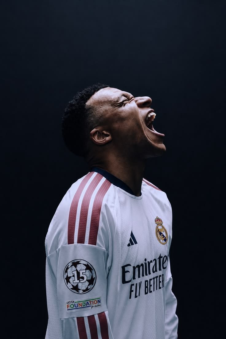 CR_136's tweet photo. Mbappe this season :

◉ 5 matches
◉ 5 contributions
◉ 5 goals
◉ 0 assists https://t.co/kfB640n1OX