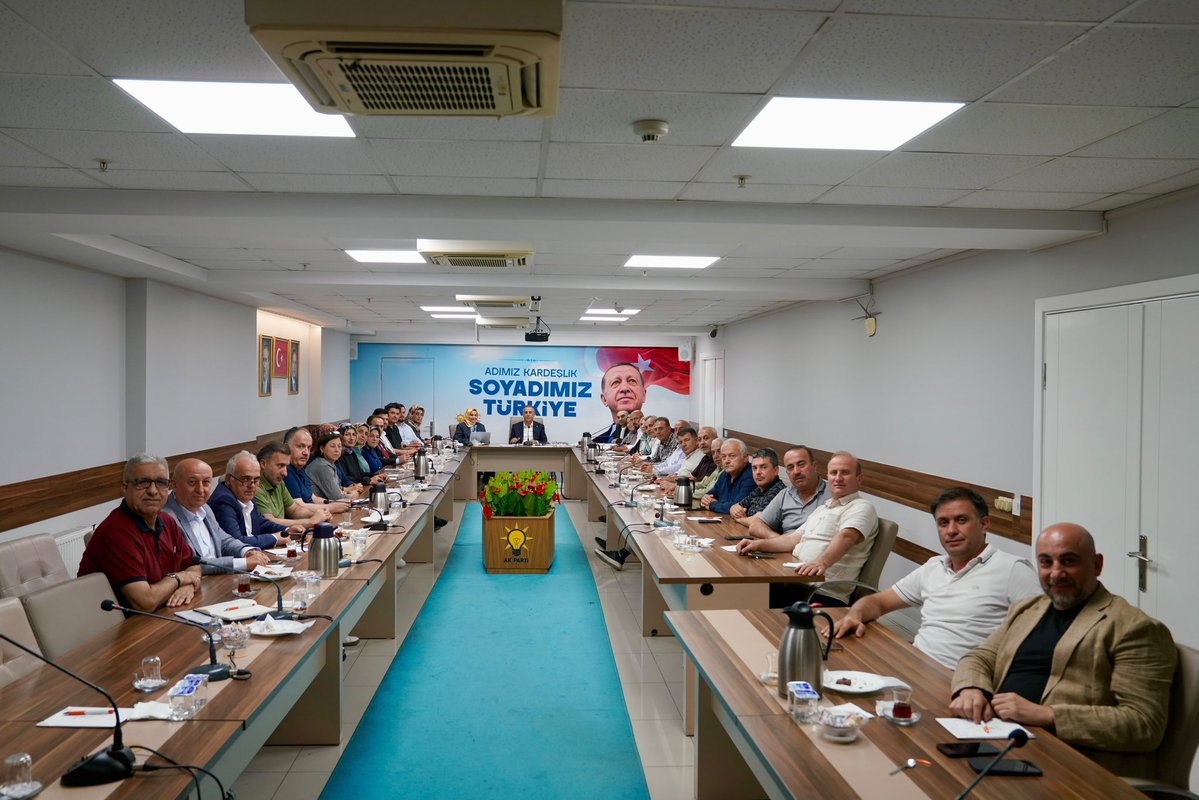 cetinkaya_salim's tweet photo. İl Koordinatörümüz Esra Sarıçiçek Çakar'ın katılımlarıyla, Haftalık Olağan Yönetim Kurulu toplantımızı gerçekleştirdik.

Toplantımızın hayırlara vesile olmasını diliyorum.

📍AK Parti Ümraniye İlçe Başkanlığı

@abdullahozdemir https://t.co/6YvrrzLzAT