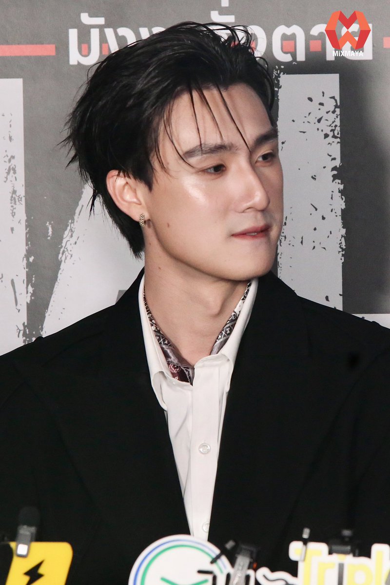 webmixmaya's tweet photo. “ธี-ธีรเดช” ระหว่างสัมภาษณ์กับสื่อมวลชนในงาน “Mr.Kill Final EP. FAN MEETING” 📓🚨

#MrKillSeriesFinalEP
#dewtee #ดิวธี
#tee_vtp https://t.co/CGegT2hx43