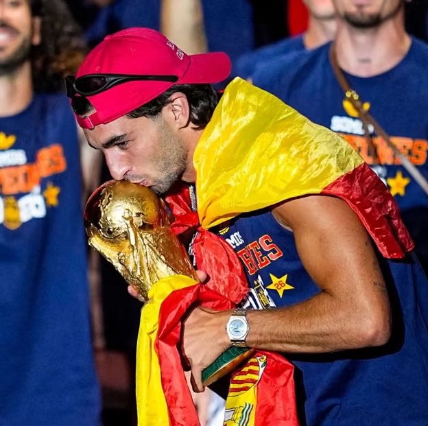 torresletters's tweet photo. He is nominating for the dream season he had, being the club's top scorer, even not being a starter, humiliating clubs like Valencia and Atlético de Madrid, a decisive goal that gave the league to his club, and the goal of the World Cup, he is there because his season supports him, Ferran Torres will never forget his name ❤️‍🩹