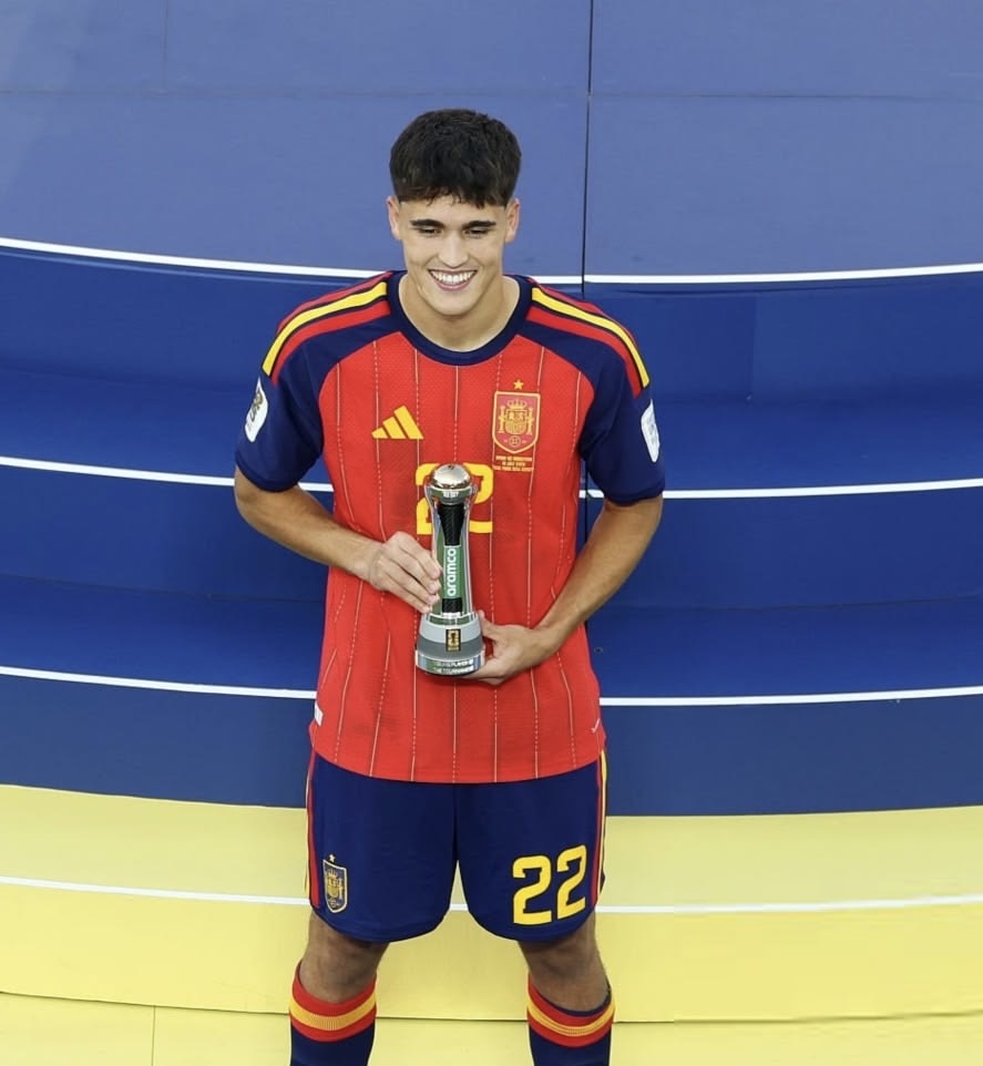 GoalVersee's tweet photo. 🚨 STAT: No defender has ever made the Ballon D’or top 30 list before turning 20. 

Cubarsi just did it at the age of 19. https://t.co/RAojQGTXq8