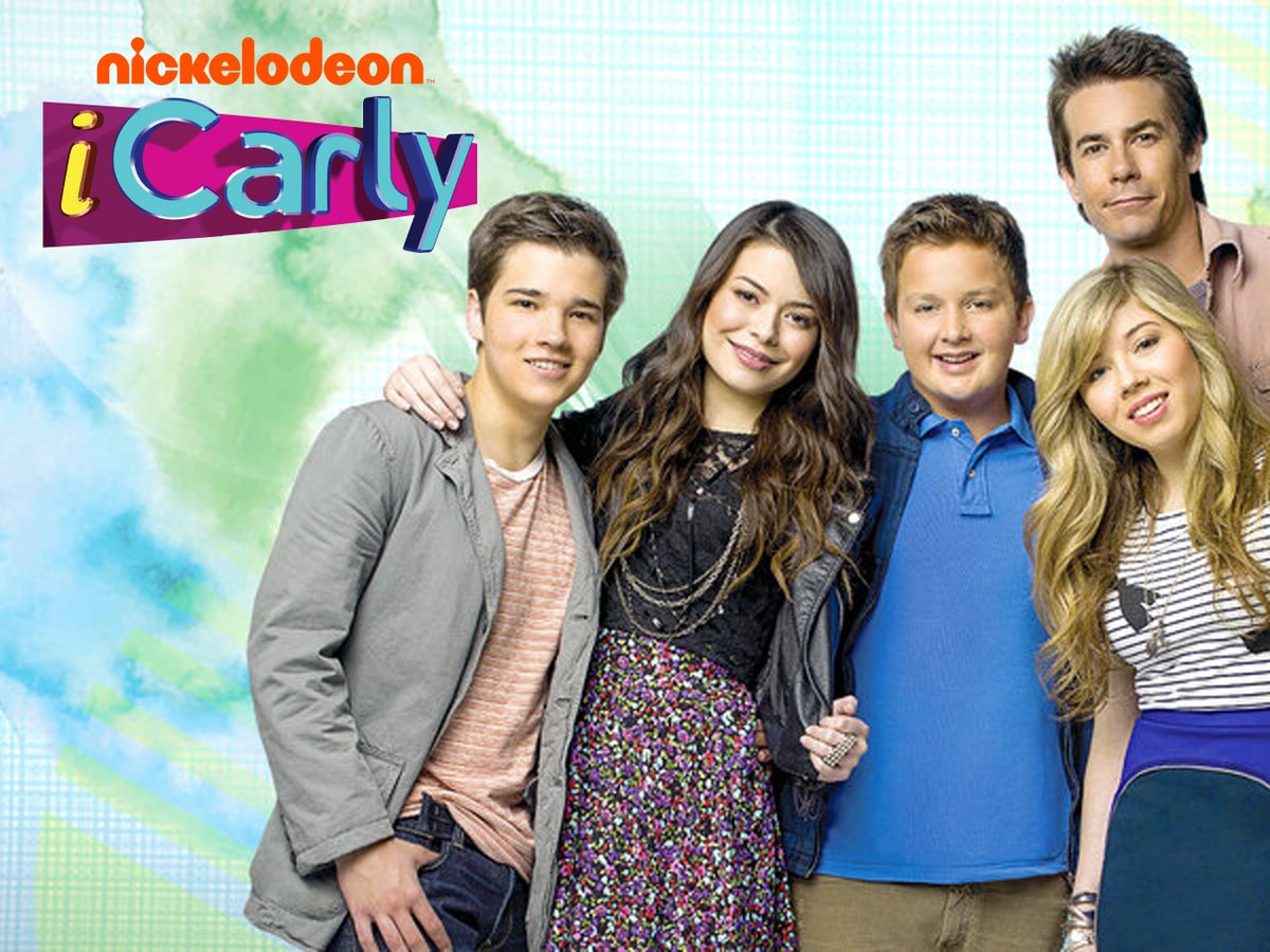 k50cullen's tweet photo. In 2007 and 19 Years Ago, #iCarly premiered on @Nickelodeon on this day RT and Like if you love and miss this show. (@MirandaCosgrove, @jennettemccurdy, @jerrytrainor, @NathanKress, #NoahMunck, @YaBoyBooGie, @DivaLaci, @bookjaidyn, #DanSchneider, #JakeFarrow, https://t.co/ZBshaBYsrB