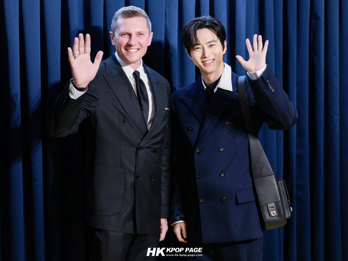 SUHOLOOK's tweet photo. 260908 | FERRAGAMO Grand Opening in Hong Kong

#SUHOxFERRAGAMO #SUHO #수호 https://t.co/py7NyAGTJc