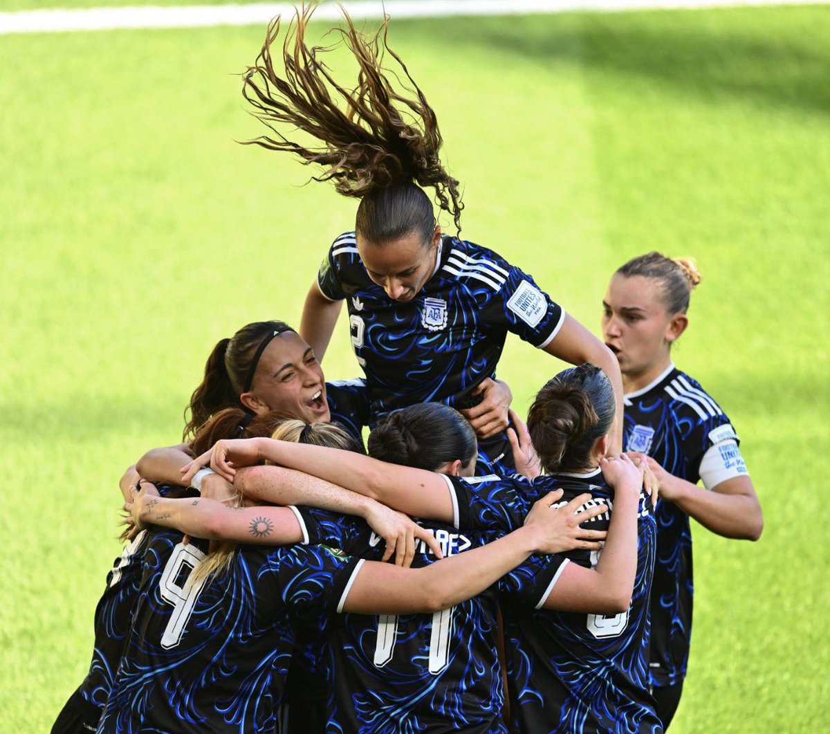 FutbolerasAR's tweet photo. 🏆🇦🇷 GOLEADA HISTÓRICA DE LA SELECCIÓN ARGENTINA SUB-20

Argentina ganó 8 a 0 a Benín en su segundo partido de la Copa del Mundo Sub-20 y suma sus primeros 3 puntos en esta edición.

Los goles fueron de:
Julia Vinhas ⚽️
Mercedes Diz ⚽️⚽️
Annika Paz ⚽️⚽️⚽️⚽️
Julieta Aguilar⚽️ https://t.co/mdwJRQycwa