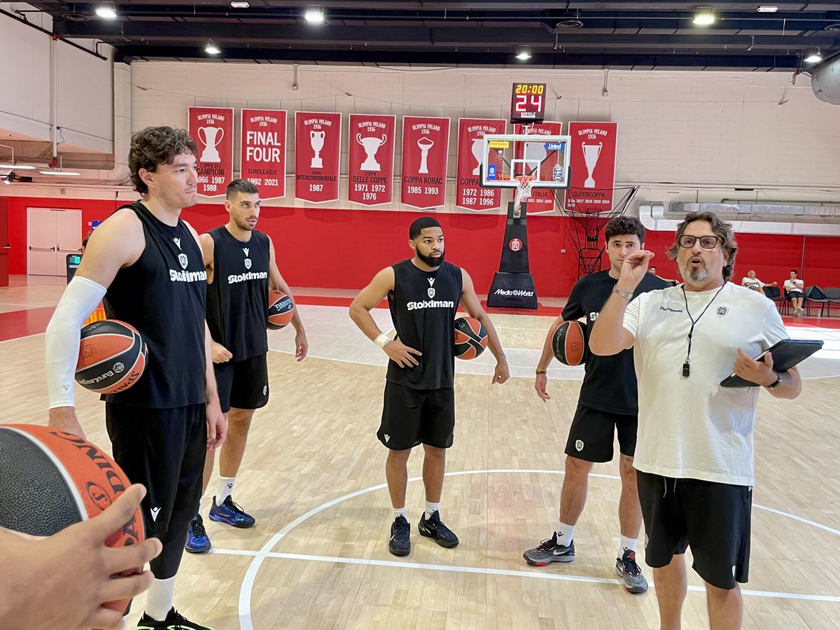 PAOKbasketball's tweet photo. Πρώτη προπόνηση του #PAOK στις εγκαταστάσεις της Olimpia Milano στο Unipol  Forum. https://t.co/GfgJl0srrY