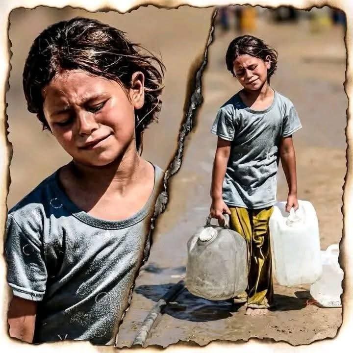 asmadayf's tweet photo. مأساة اطفال غزة بدلا  من ان يحملو حقائب المدرسه يعانون من اجل الحصول على الماء 💔 https://t.co/ugqAwykTBh