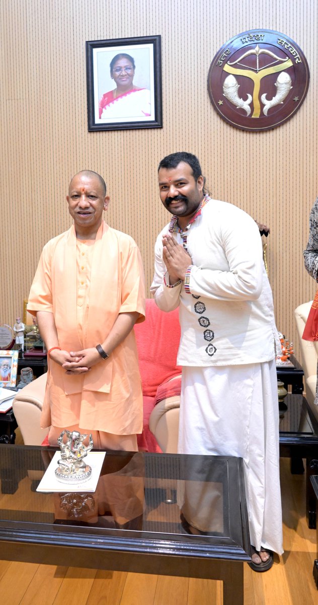 CMOfficeUP's tweet photo. मुख्यमंत्री @myogiadityanath जी से आज लखनऊ स्थित उनके सरकारी आवास पर फिल्म 'हनुमान अंश' के निर्माता-निर्देशक एवं कलाकारों ने शिष्टाचार भेंट की। https://t.co/OSP2CiIMA8