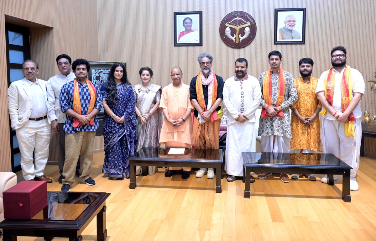CMOfficeUP's tweet photo. मुख्यमंत्री @myogiadityanath जी से आज लखनऊ स्थित उनके सरकारी आवास पर फिल्म 'हनुमान अंश' के निर्माता-निर्देशक एवं कलाकारों ने शिष्टाचार भेंट की। https://t.co/OSP2CiIMA8