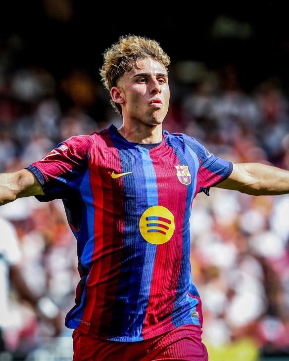fcbfn_live's tweet photo. 🚨🗣️ Jamie Carragher on Fermín López:

“If Fermín López played for a team like Brighton or Brentford in the Premier League, Manchester City would have already bid €200M for him, and people would be calling him the best player in the world. 💰🔥

“He is unbelievable and equally underrated because of the superstars he has around him at Barcelona.” 🔵🔴