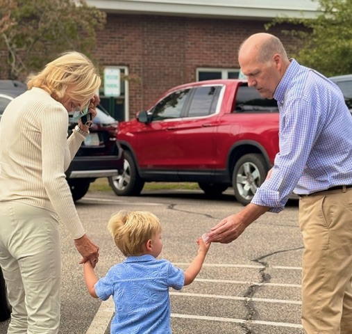 SununuSenator's tweet photo. Kitty and I voted in Rye. https://t.co/RxvnFLISdK