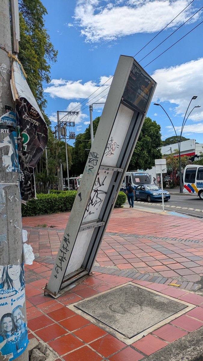 GermanRuedaM's tweet photo. Este objeto en el parque Simón Bolívar de #Cúcuta es un peligro latente para los peatones.

¿Quién debería hacerse cargo?

@AlcaldiaCucuta @Jorgeacevedocuc @laopinion_col @jhonjacome @juanpcohen @juancbocanegra @josegbotello @soyleojacome_ https://t.co/oDMNrP5BI3