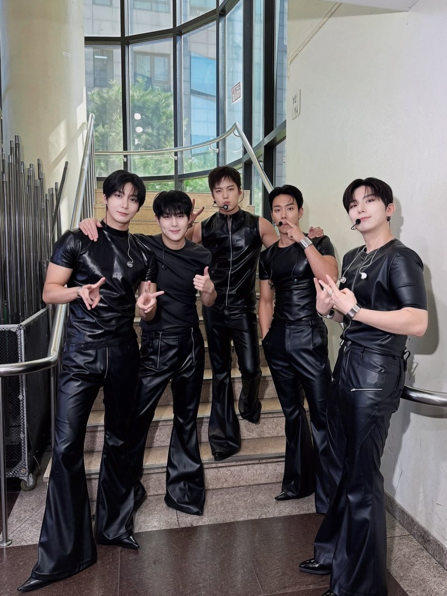 H_ONE_A's tweet photo. 260908 스타일리스트님 인스스

We don't need a accessory

#몬스타엑스 #MONSTAX #MONSTA_X https://t.co/6rVW6R2AFR