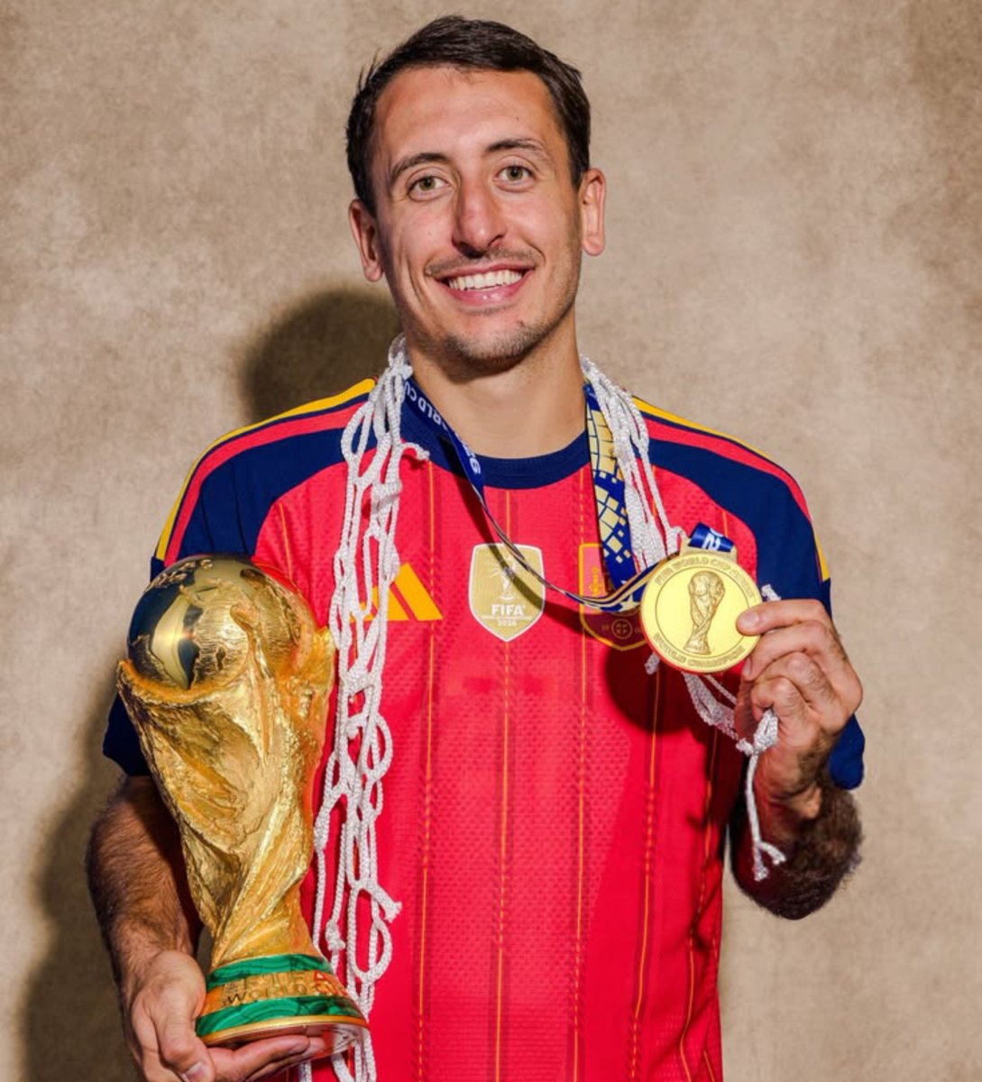 GxlDeTrippiz's tweet photo. Una injusticia que un tío de +25 G/A que ha ganado copa y mundial no este nominado al Balón de Oro

Infravalorado. https://t.co/MSSaAv3Xom