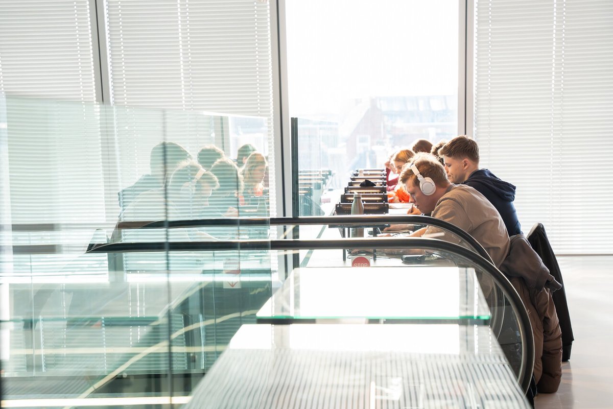 provgroningen's tweet photo. 🎓Kansrijke Groningers krijgt 4 miljoen voor een project waarin scholen, bedrijven en gemeenten samenwerken aan de toekomst van jongeren in Noord- en Midden-Groningen. 

Lees meer👇
https://t.co/83kD1bfgzb https://t.co/bh73N6bWWg