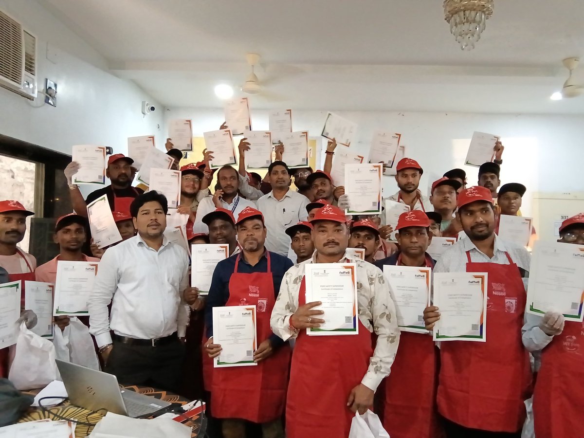 fssaiindia's tweet photo. #Chhatishgarh Empowering street food vendors goes beyond enforcement- it builds sustainable livelihoods and safer communities!
A specialized training conducted for street food vendors in Dhamtari district highlights
#FoodSafety #StreetFood
#FoSTaC https://t.co/g9zMRk7ez4