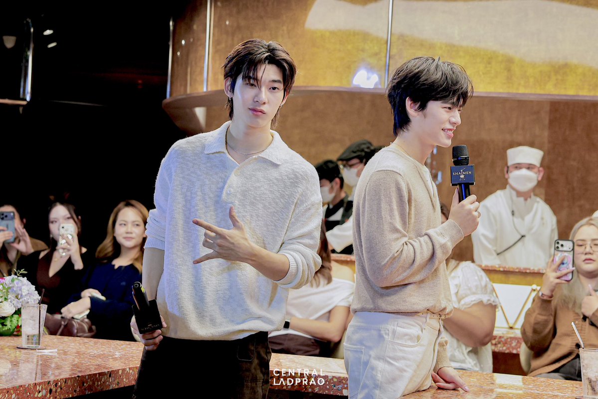 CentralLadprao's tweet photo. TEETEEPOR ENJOY EATING

#SHAMENxTeeTeePor #SHAMENbySEKI #TWOSOULSONEHEART #ตี๋ตี๋ป๋อ #TeeTeePor #twnpich #porsuppakran #CentralLadprao https://t.co/BtG5fngrz2