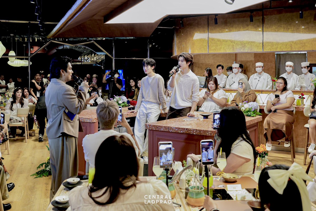 CentralLadprao's tweet photo. TEETEEPOR ENJOY EATING

#SHAMENxTeeTeePor #SHAMENbySEKI #TWOSOULSONEHEART #ตี๋ตี๋ป๋อ #TeeTeePor #twnpich #porsuppakran #CentralLadprao https://t.co/BtG5fngrz2