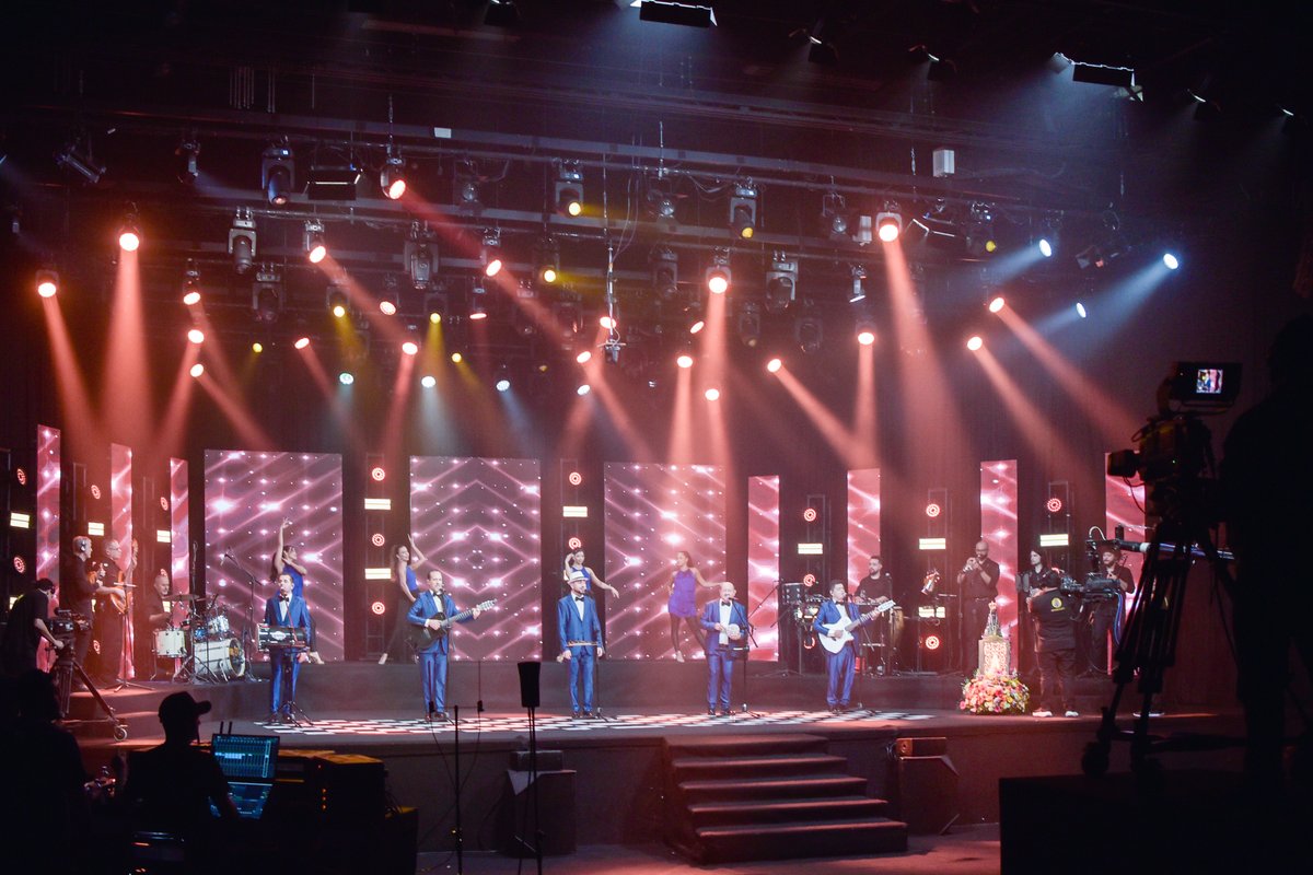 tvaparecida's tweet photo. 🎉 É AGORA! O Show de Aniversário da
TV Aparecida já começou! 🎶✨

E para celebrar esse momento especial, tem Demônios
da Garoa, trazendo muita música e alegria! 💙

📺 Venha comemorar com a gente! É festa, é música,
é TV Aparecida.🎂🎶

Fotos: Davi Barbosa

#TVAparecida https://t.co/fgbteXcXMT