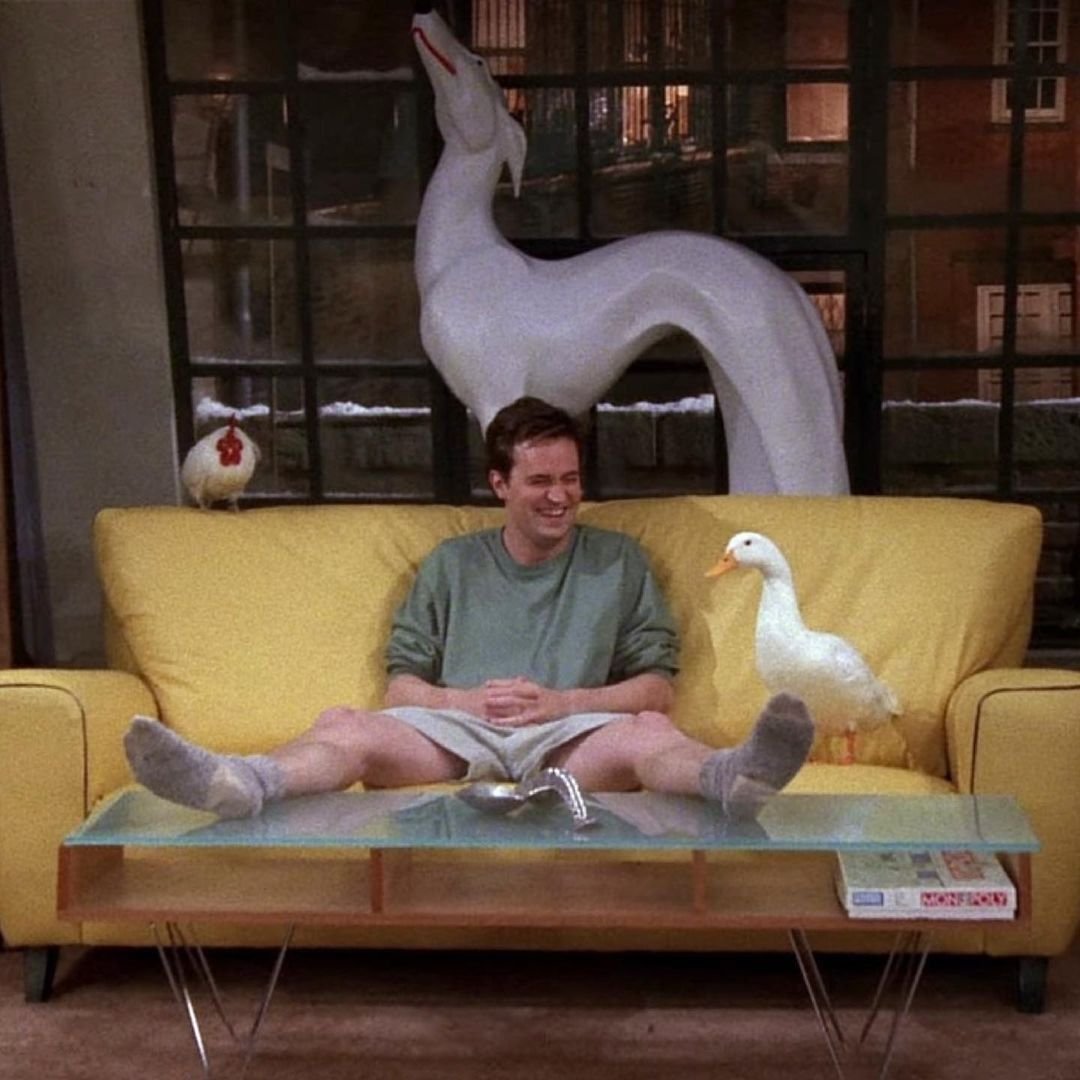 cinevow's tweet photo. Chandler Bing and his duck in Friends https://t.co/XTj0UU3Wa9