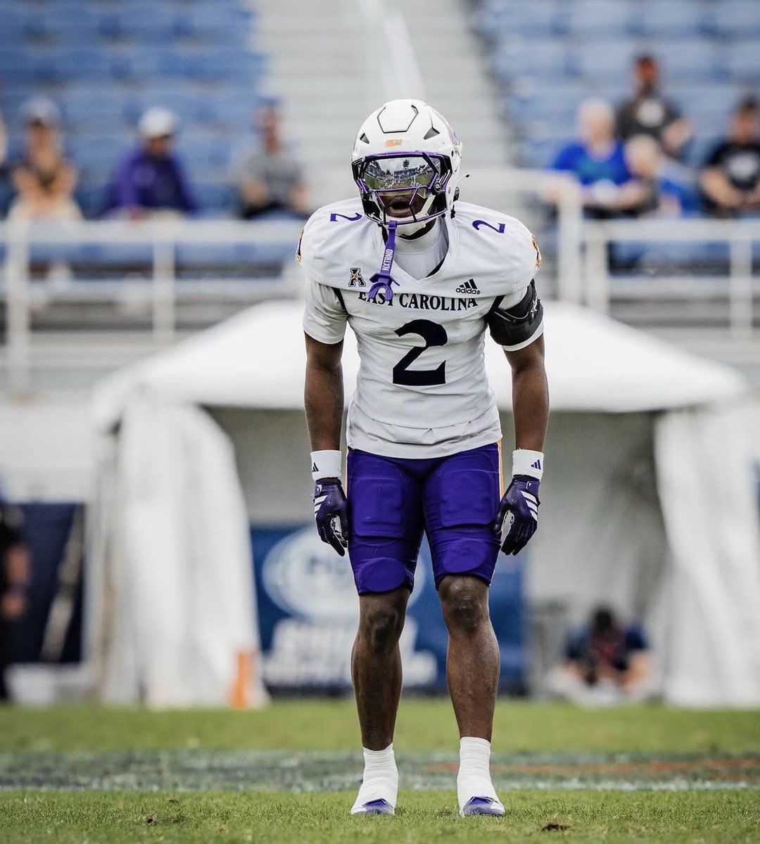 Samuel3Watkins's tweet photo. #AGTG after a great conversation with @DevontayTaylor I’m Blessed to receive an offer from East Carolina University!!💜💛 @CoachT_Will @clarencemcdoug1 @BrettSShufelt @CoachWrightPerk @JUCOFFrenzy @JuCoFootballACE @MSJUCOREPORT https://t.co/Yi4s6YUi1i