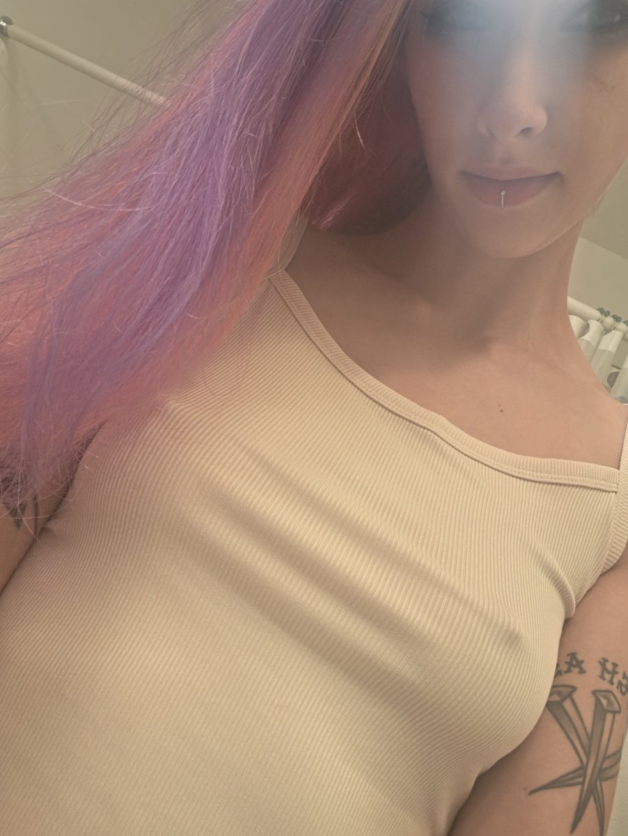 avbb4200's tweet photo. maybe I should start wearing this more often… 😇💗
what do you think? 👀

#OnlyFans #OFCommunity #PinkHair #AltGirl #SpicyCreator #TattooedGirl

https://t.co/htSTwBs7Dq https://t.co/MImBNZYFW6