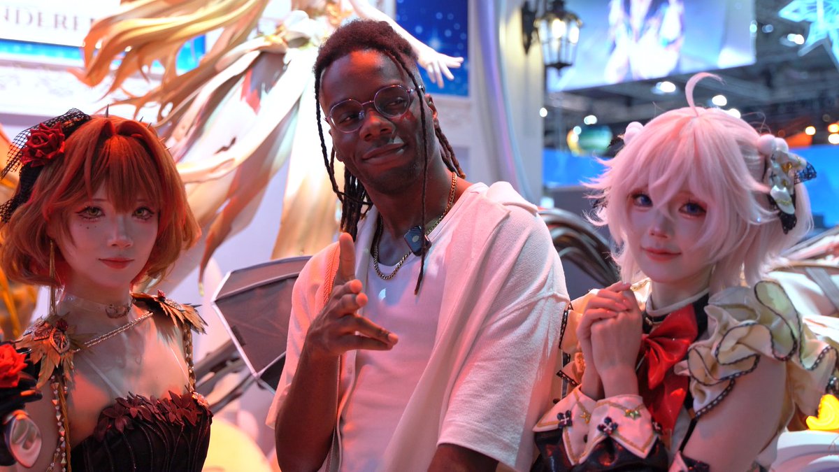 CosmosZR's tweet photo. This was probably one of, if not the most beautiful booths I saw at #Gamescom2026! Really happy I was able to go, and excited to play the game when it comes out #SilverPalace https://t.co/zztM3n5EwN
