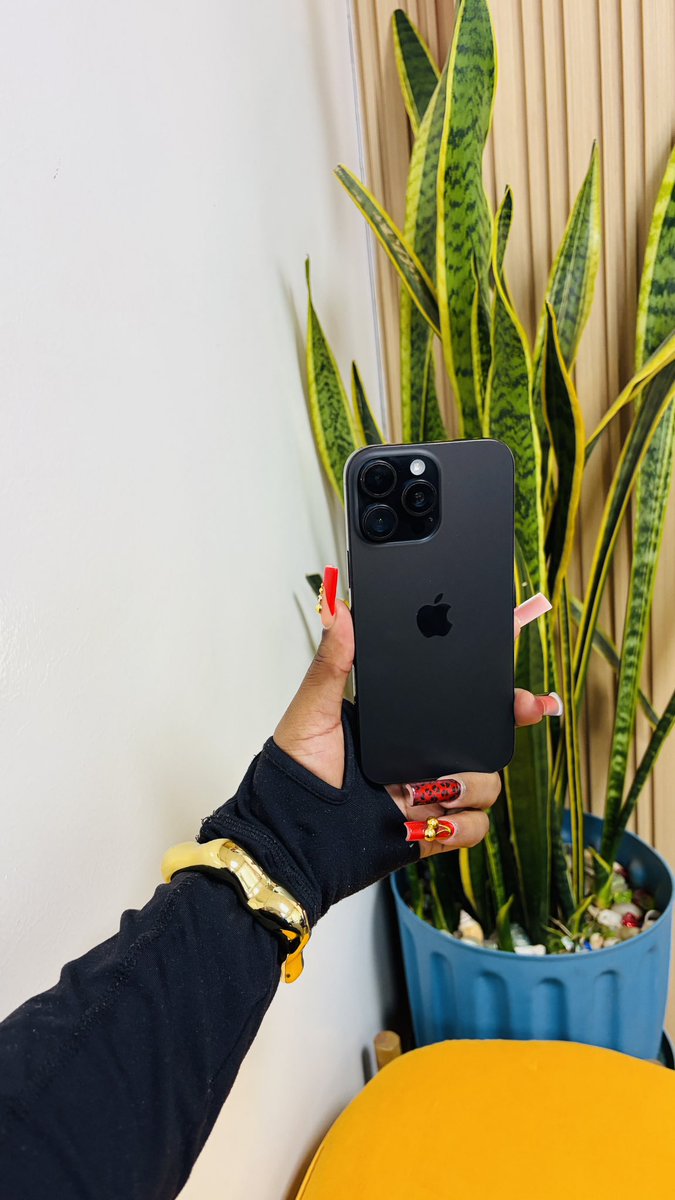 PhoneExpressKe's tweet photo. GREATNESS🔥

iPhone 15 Pro Max 
256GB Storage 
🔋Battery Health 92%
Color code:Black Titanium♠️
Condition:Mint Pristine 💧
📺LTPO Super Retina XDR OLED Display 
6.7 inch
Grade A+++
Ex UK
🔎Ceramic Shield Glass
⚙️Apple A17 Pro Bionic (3nm)
📸48 Megapixels
iOS 26 Ready
🎥4K@24fps
📶Dual Simcard (+E-Sim)
📑6 Months Warranty 
Face ID working ✅
Truetone Live Screen✅
🍏Free Apple cable 
🏷️Free Deluxe OG Screen Guard + Cable
🏷️Free Premium Clear Case
🏷️Free Type C Threaded Cable
Countrywide Delivery 📦 🚚
95,000ksh
Happy Shopping 🛍️🛒