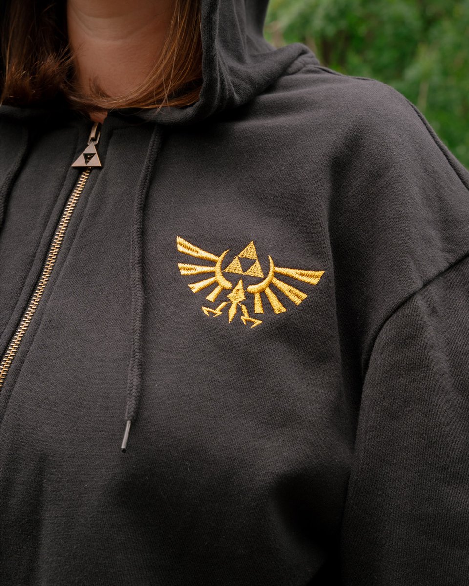 NintendoStoreUS's tweet photo. It's starting to get chilly out there. 🍂

Available at:
📍Nintendo NEW YORK
📍Nintendo SAN FRANCISCO https://t.co/eaFbaHatU2