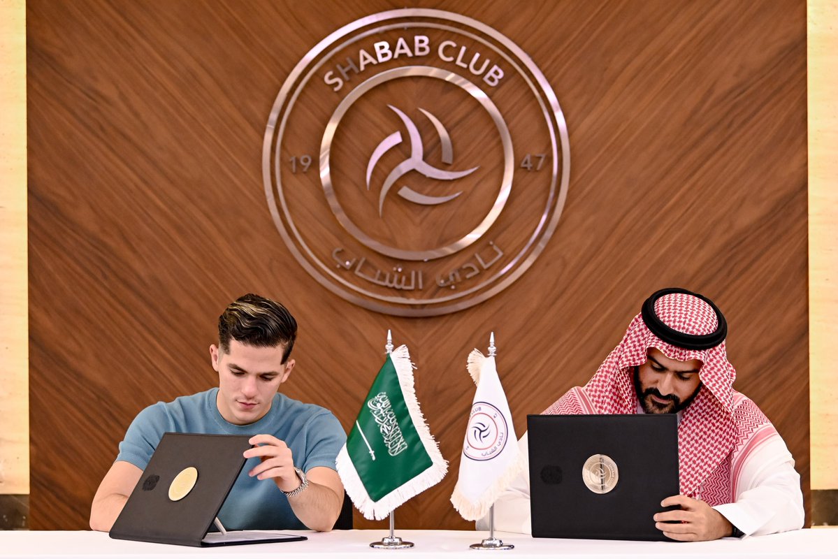 AlShababSaudiFC's tweet photo. أهلاً بك "مراد" في #الشباب ✍️🤍 https://t.co/CFXy0o4QKw