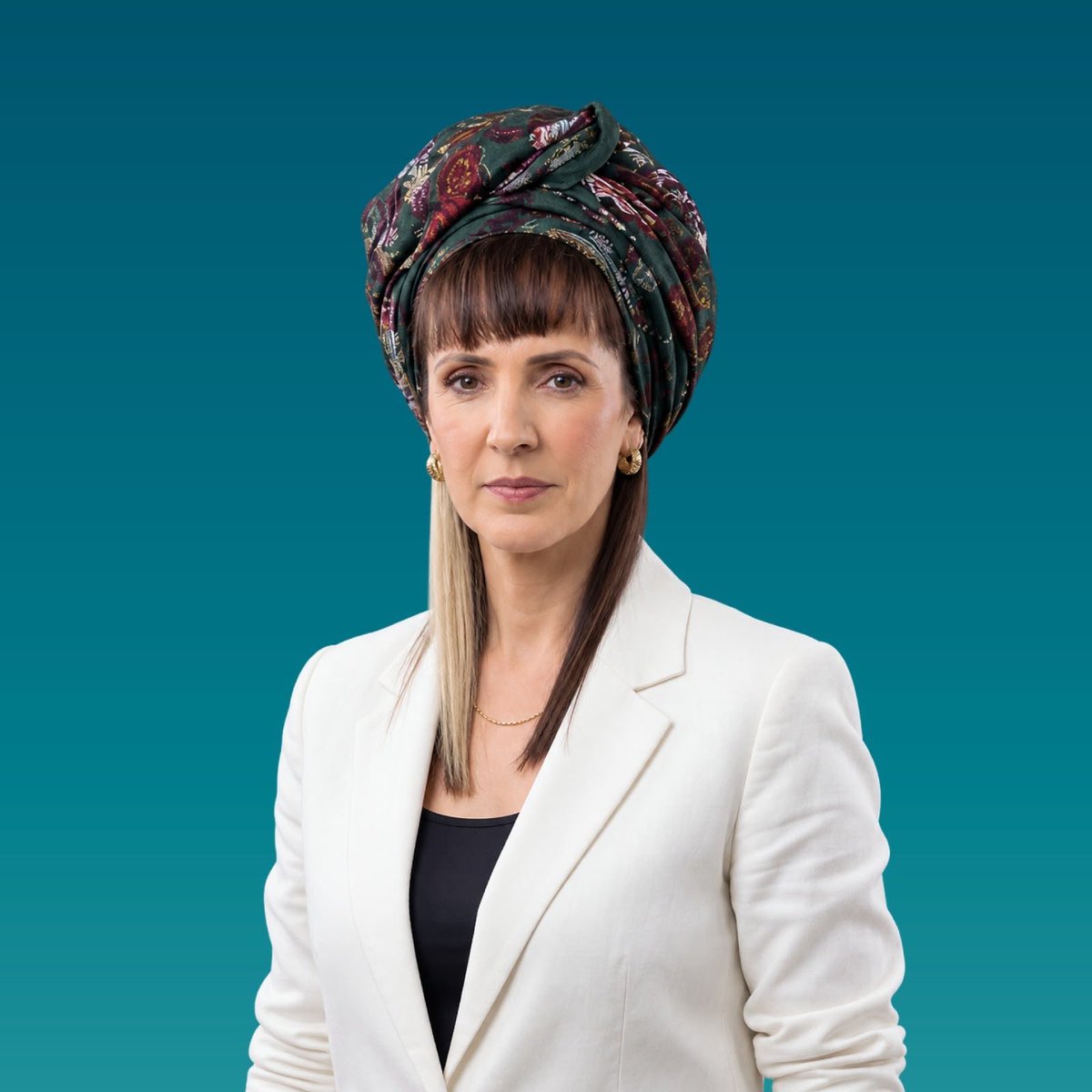 bezalelsm's tweet photo. רעות בן חיים, תושבת נתיבות ומייסדת תנועת ״צו 9״, ברוכה הבאה למפלגת הציונות הדתית 🇮🇱

שמח לבשר כי החלטתי לצרף לרשימת הציונות הדתית לכנסת ה-26 את רעות בן חיים, אשת חינוך, פעילה חברתית ומייסדת תנועת ״צו 9״.

לאחר מתקפת השבעה באוקטובר ייסדה רעות את ״צו 9״, הפועלת נגד הכנסת סיוע לאויב בזמן המלחמה. במקביל, רעות פועלת למען ביטחון יישובי העוטף ומשפחות המילואימניקים הנושאות בנטל המלחמה.

רעות גדלה בעכו ובנהריה ומתגוררת כיום בנתיבות. היא נשואה ללוחם במילואים ואם לתשעה ילדים. לאורך השנים הקדישה את חייה לעשייה חינוכית וחברתית, מלווה בהתנדבות נפגעות עבירות מין ויחד עם משפחתה משמשת משפחת אומנת קלט חירום לילדים הזקוקים לבית חם ומוגן.

רעות, את לוחמת אמיצה. כמה טוב שאת איתנו! ברוכה הבאה ❤️