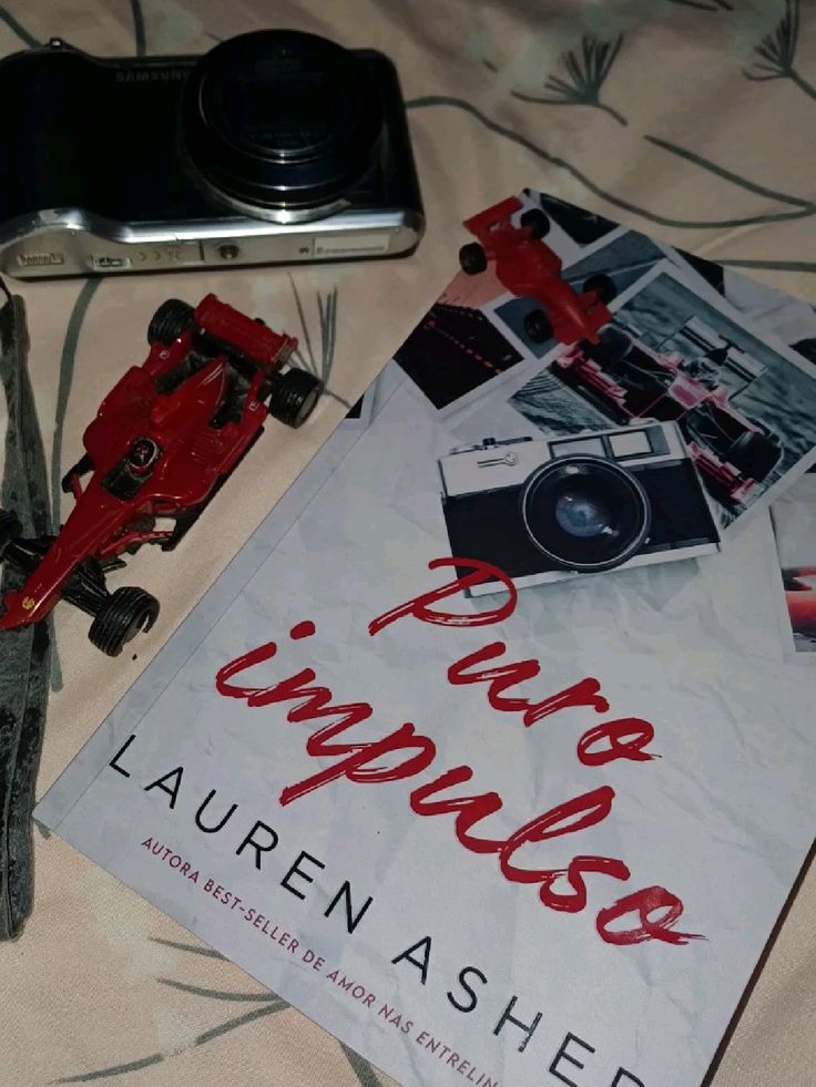 upoffcampusbr's tweet photo. Josh Heuston, nosso Justin Kohl de Off Campus, foi escalado como protagonista de Puro impulso (Throttled), a adaptação cinematográfica do livro de romance de Formula 1 da Lauren Asher 🏎️🔥

Ele vai viver o rival implacável e parceiro de equipe do irmão da protagonista.

A ADM já leu e ama a série Dirty Air, e vocês? 🏁👀