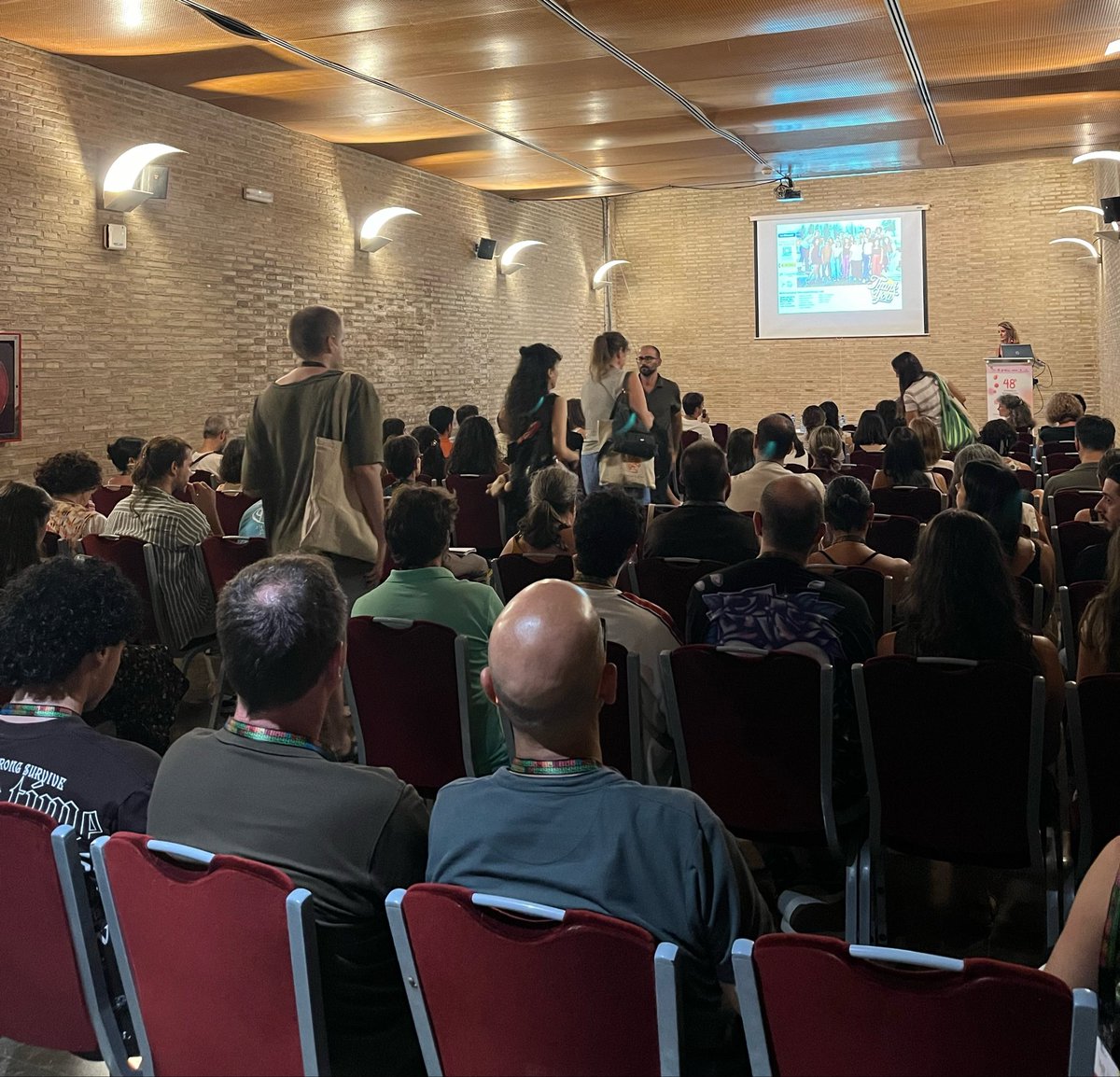 lauradobu's tweet photo. La sala está llena! Encantada de ver que la mitocondria genera tanta curiosidad. Los ponentes lo ponen fácil, demasiado nivel.🤩 #48CongresoSEBBM 

@SEBBM_es el año que viene queremos la sala grande! La mitocondria es hot-topic 🔥 https://t.co/qaayKFmEmZ