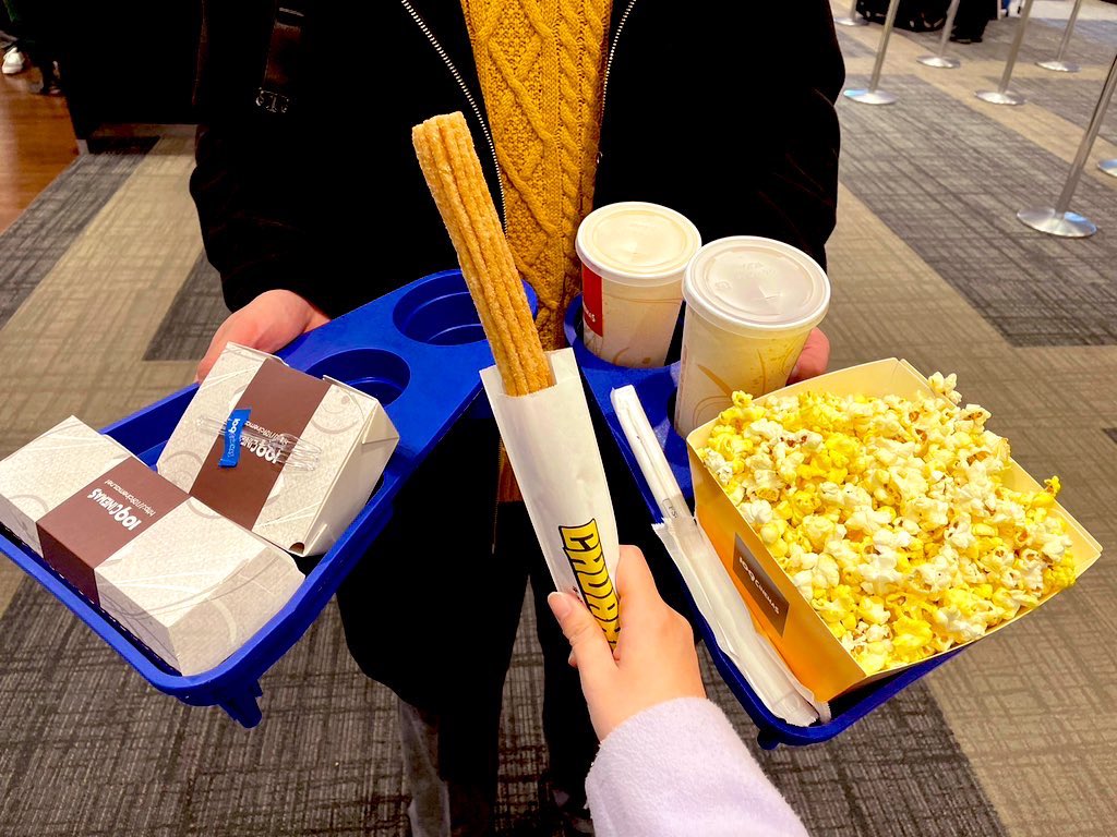 8Wakarin's tweet photo. どうも、映画館でバカみたいに食いまくるマンです。これもコンテンツでエンタメの一部だと思ってます。 https://t.co/fy3cQobCQG