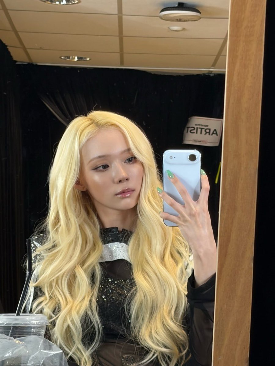 WinterBrasil's tweet photo. WINTER compartilhou novas fotos em São Paulo 🇧🇷

#윈터 #WINTER https://t.co/ckQqAEQY1B