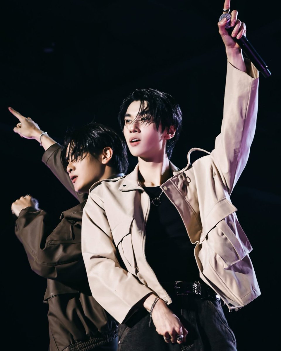 DunkOfficialFC's tweet photo. 5 ปีที่ผ่านมาแสนพิเศษ และขอให้ปีต่อ ๆ ไปพิเศษยิ่งกว่าเดิม

JOONGDUNK 5TH MEMORIES
#JoongDunkGrewTogether5Years https://t.co/oAeKMe2lOM