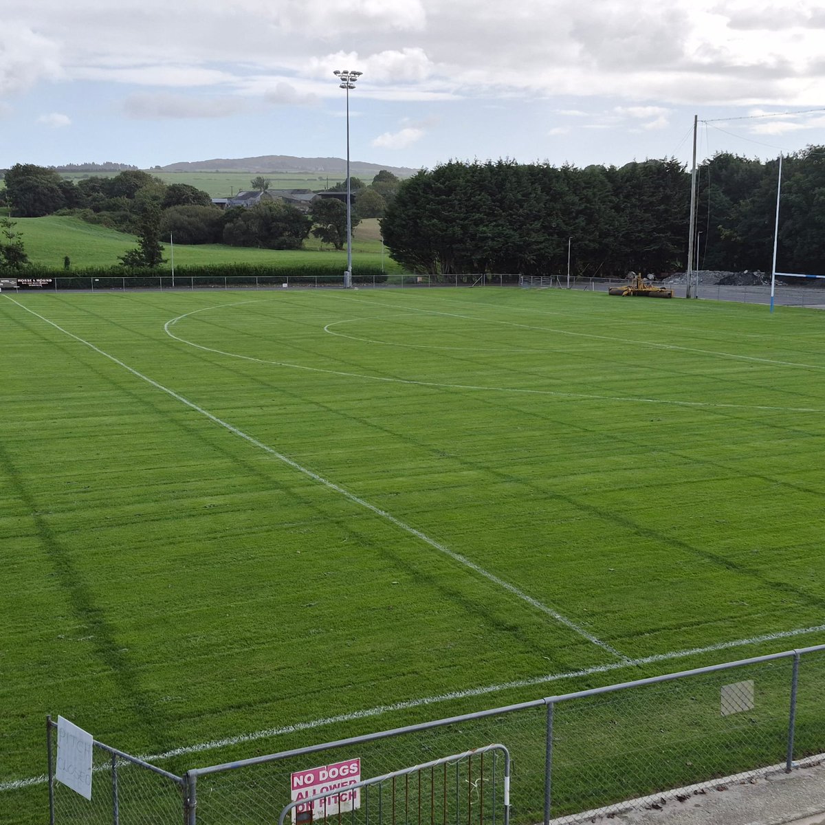 CastlehavenGAA's tweet photo. Moneyvollahane pitch lined today ahead of our Senior team's training.  Thanks to Anthony, Barry, Finbarr, John and Mark https://t.co/PKnXRiOHJD
