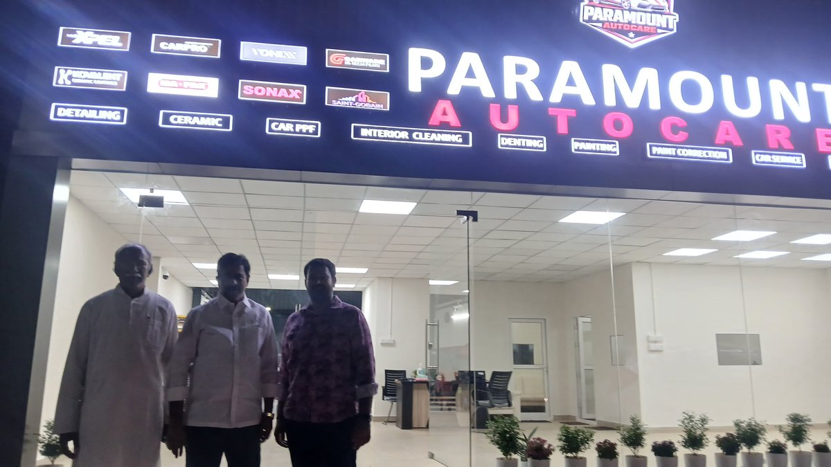 DevineniUma's tweet photo. గుంటూరులోని ఆర్టీవో కార్యాలయం సమీపంలో నూతనంగా ప్రారంభమైన పారమౌంట్ ఆటోకేర్ ను సందర్శించడం జరిగింది. నూతన వ్యాపార ప్రారంభ సందర్భంగా గూడవల్లి సూర్యచంద్ర గారిని అభినందించి శుభాకాంక్షలు తెలియజేయడం జరిగింది. https://t.co/Z59lLfq3Ny