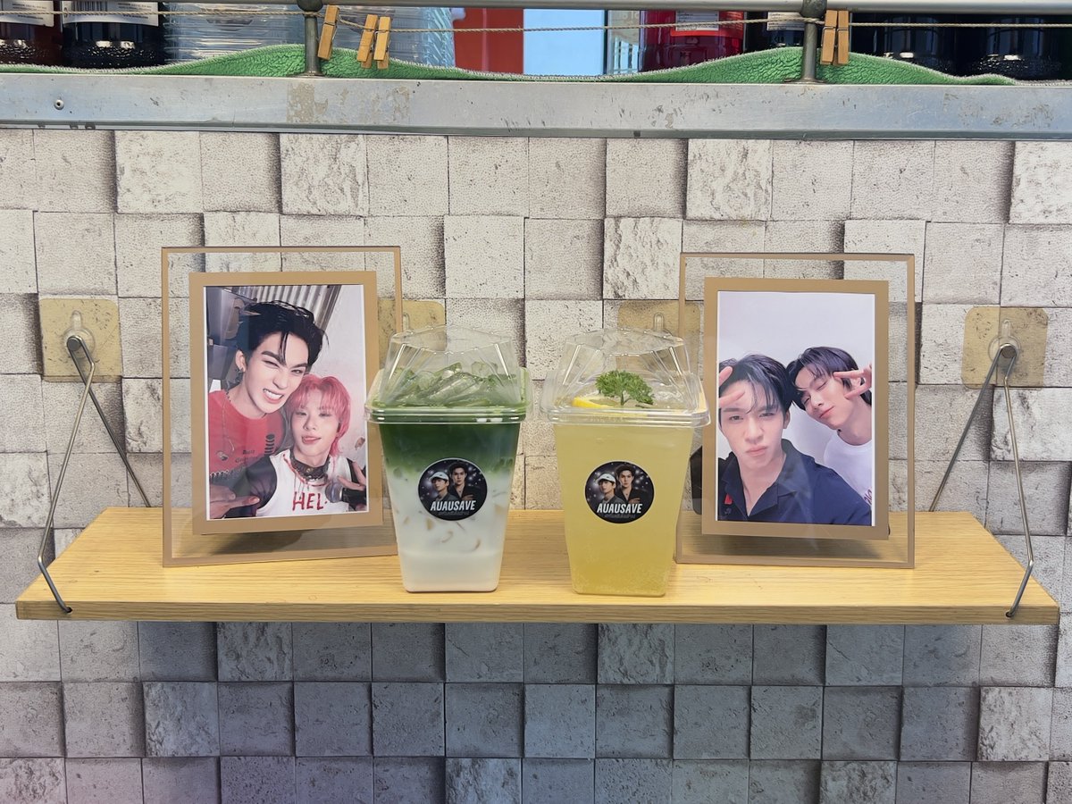 AuauSaveHouseTH's tweet photo. #AuauSave_Meals

🚚 𝘽𝙚𝙫𝙚𝙧𝙖𝙜𝙚𝙨 𝙏𝙧𝙪𝙘𝙠 🍹🥤
For @Auautnp @savewrg 
#AuauSave #อู่อู๋เซฟ 

— MR FANBOY Q46
#รักสุดใจนายแฟนบอยQ46

ทรัคน้ำสดชื่อส่งตรงจากพี่ๆทุกคนไปเติมพลัง ความสดชื่น เติมเอนเนอจี้ให้สองแสบสำหรับการถ่ายทำ Q45 ในว���นนี้นะคะ 🤲🏻😋

ขอบคุณชาวออซทุกคนที่ร่วมกันโดเนทเติมพลังอ้วมจิ๋วนะคะ 🙏🏻✨️