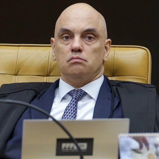 NewsLiberdade's tweet photo. 🚨URGENTE - Coordenador de Lula diz que o presidente tem que convocar o conselho da república após crise no STF

Conselho da República é um órgão superior de consulta do presidente da República, criado para decidir sobre intervenção federal, estado de defesa e estado de sítio. https://t.co/ryzoahBHER