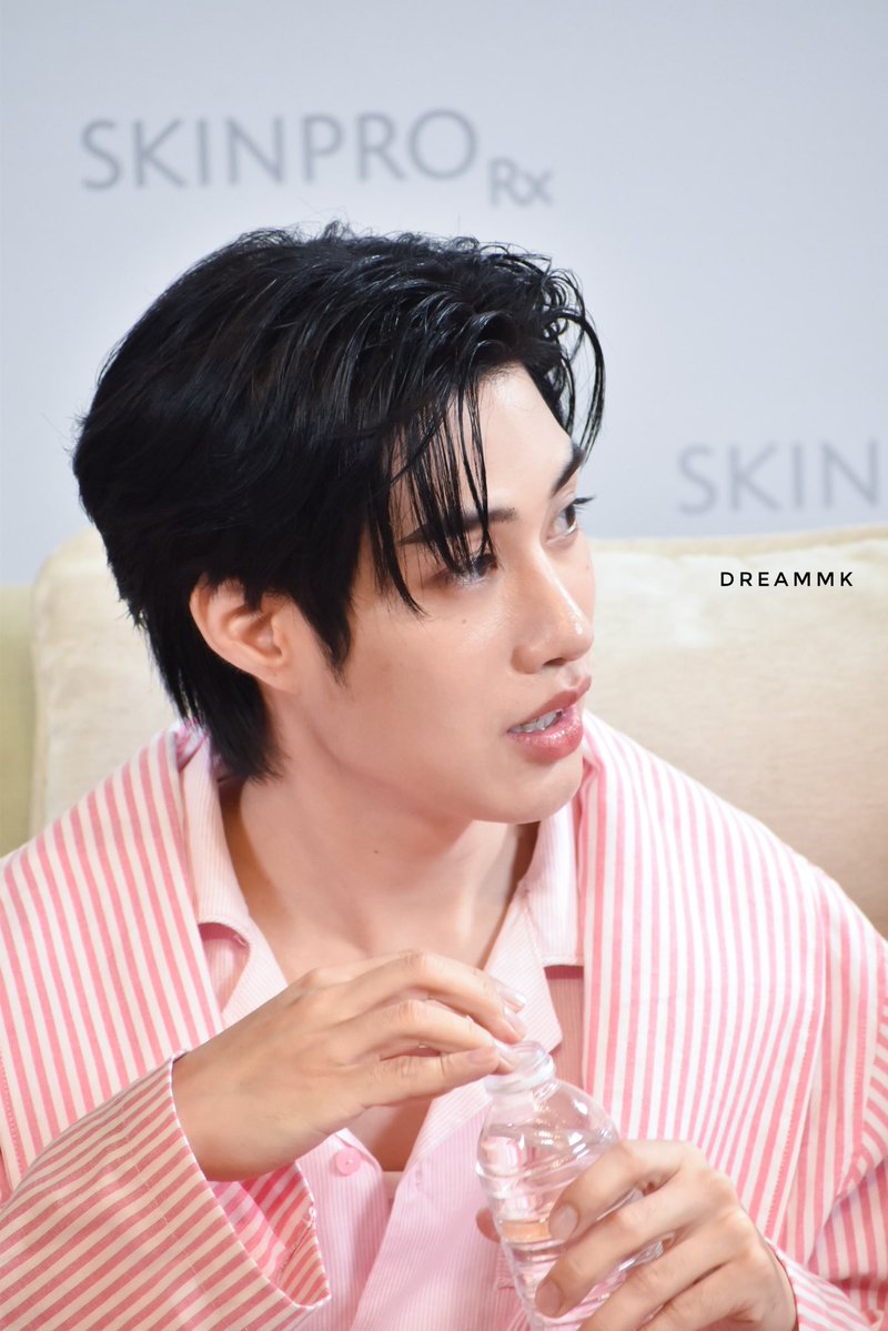 emflaek's tweet photo. แม่เมะแท้มีใบเซอร์จ้าาาา😎

TFO EXCLUSIVE LIVE 99 
#SKINPRORxLive99xTFO
#TLE_mtm https://t.co/GITDt2XuvD