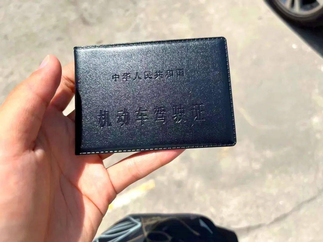 7OUOM0M0kMg2vWs's tweet photo. 科二一把过！从倒车入库手忙脚乱到精准倒库，踩过的离合坑都成了拿证垫脚石，终于解锁新车手身份啦， https://t.co/Jzj3LnzrDs
