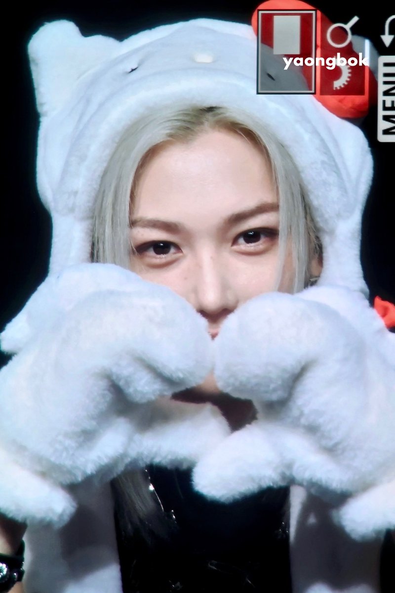 2lixnho's tweet photo. 키티+용복은사랑이야.. https://t.co/jttCkOAoRz