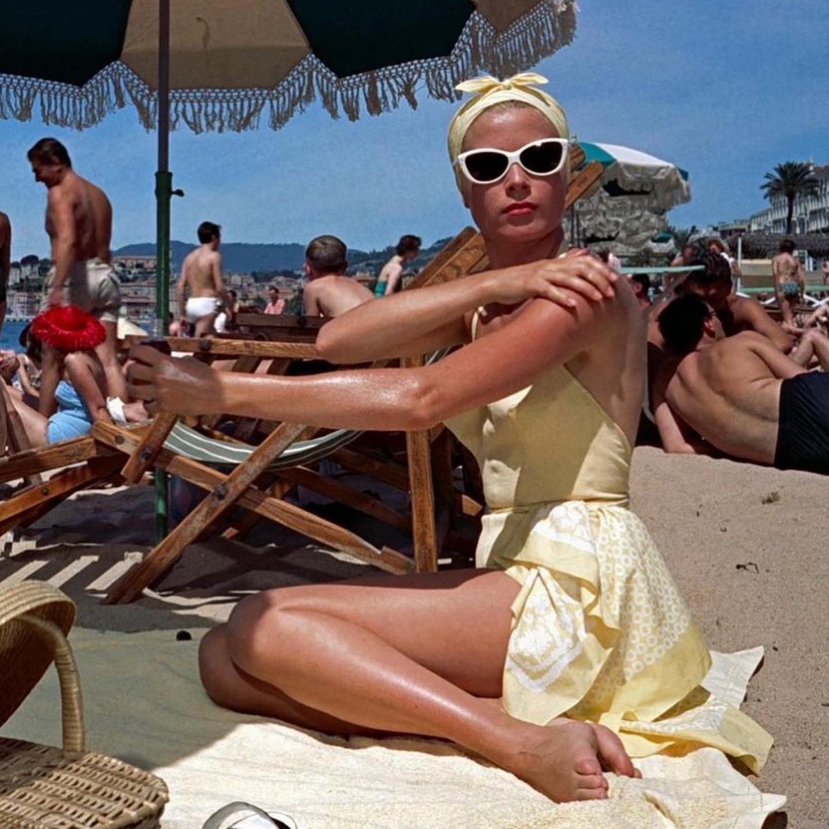 duygarena9's tweet photo. Grace Kelly’s outfits in To Catch A Thief, 1955. https://t.co/cMyLMl5WuU