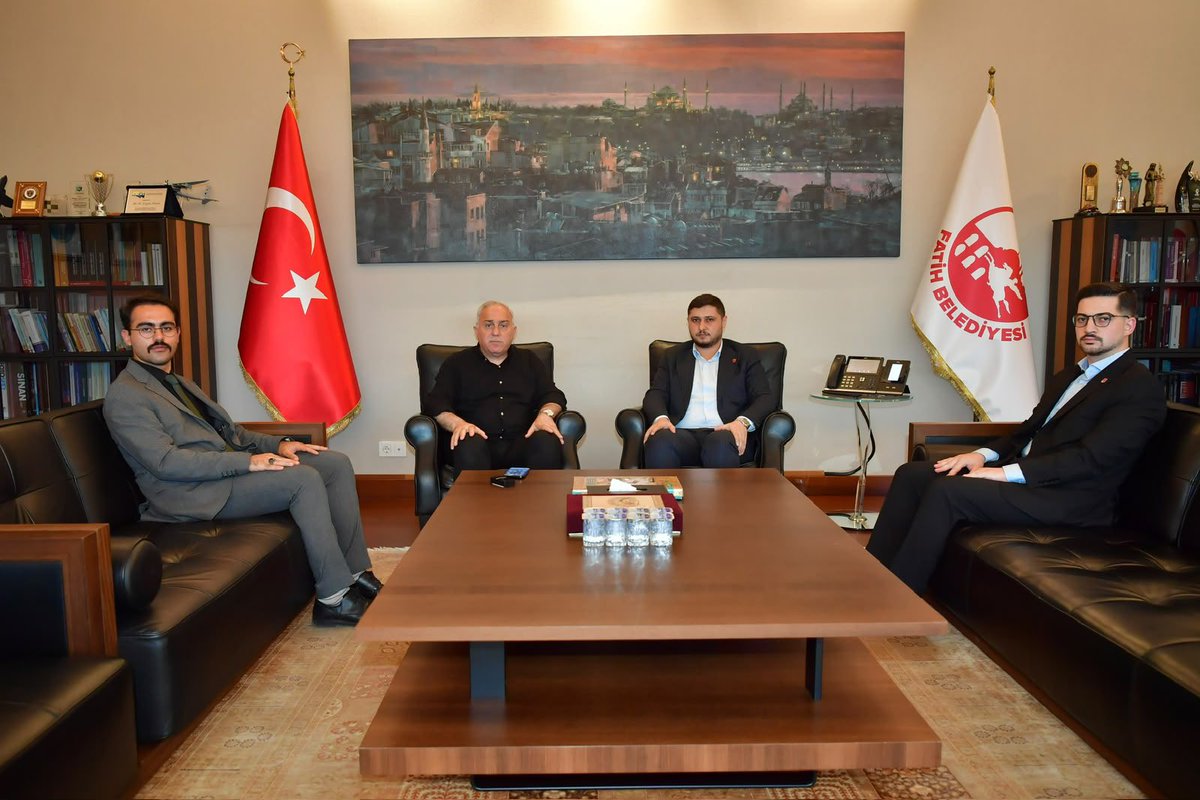 tahsin_basari's tweet photo. Fatih Belediye Başkanı Sayın M. Ergün Turan’ı ziyaret ettik.

Gençliğe, eğitime ve geleceğimize dönük kıymetli projeleri ile vizyoner çalışmalarından dolayı Sayın Başkanımıza teşekkür ediyorum.

@MErgun_Turan https://t.co/ABmRwQOhKw